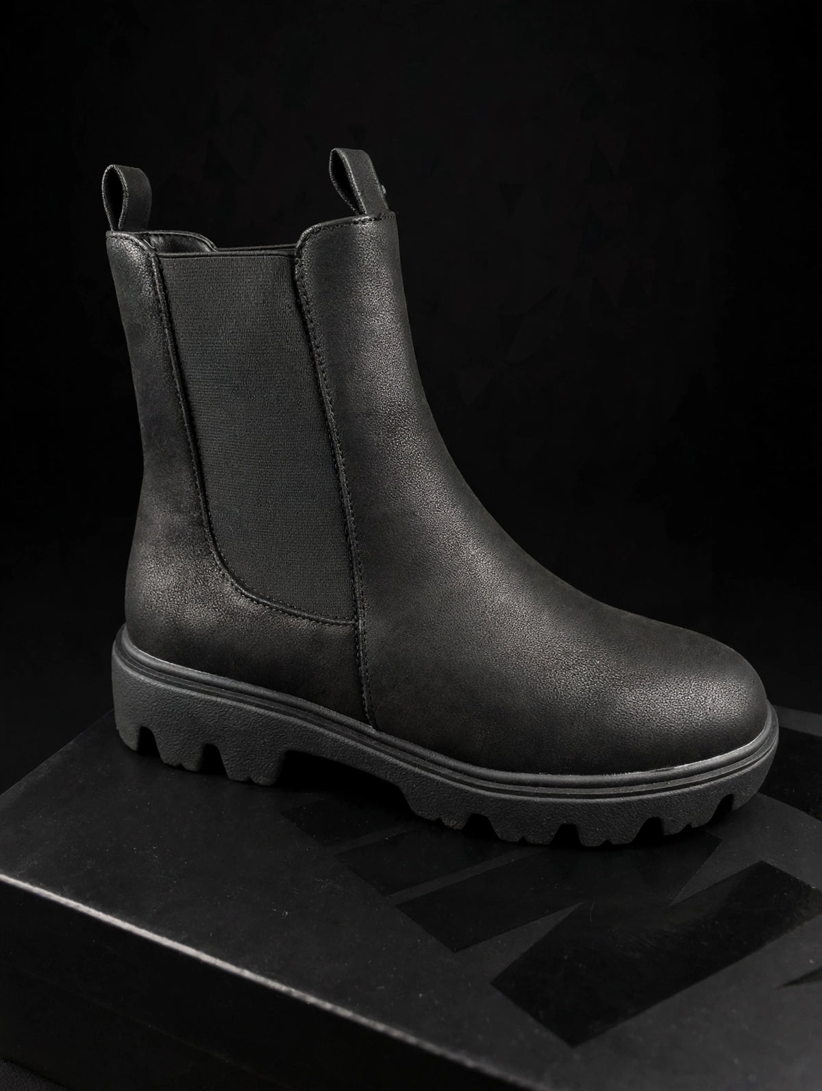 Men's Black Chelsea Boot — Unbranded — US 9