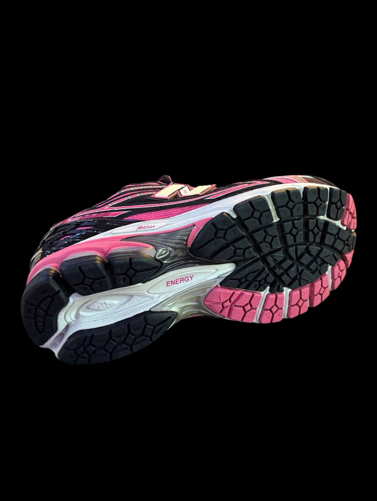New Balance 1906R "Pink Black" — Men's 6 / Women's 7.5 (U1906RMD)
