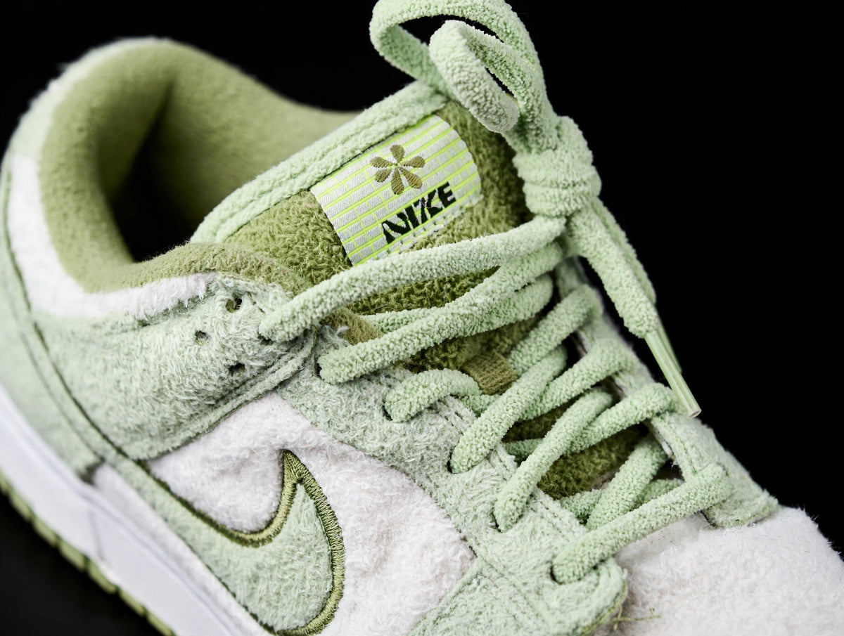 Nike Dunk Low SE "Fleece Pack – Honeydew" — Women's 10 (DQ7579-300)