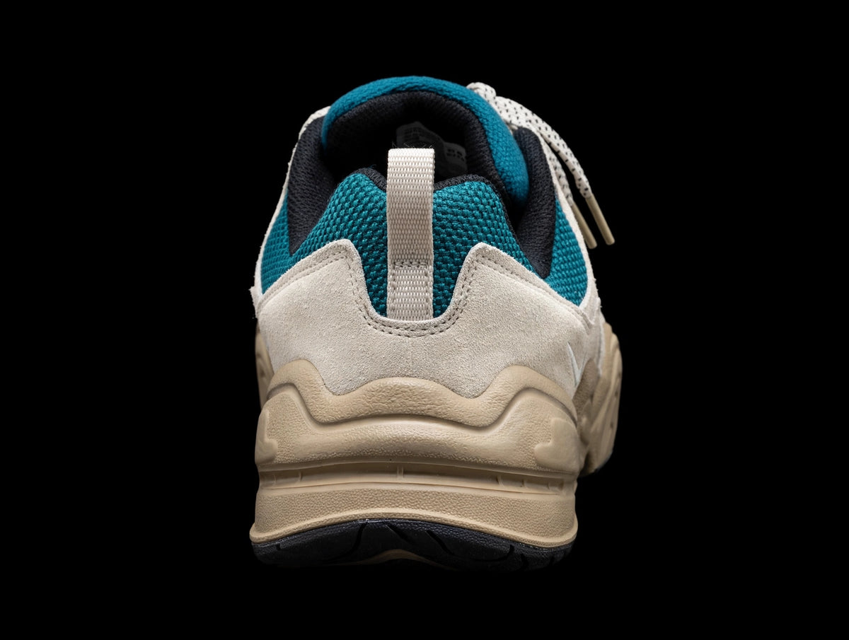 nike-tech-hera-03-heel.webp