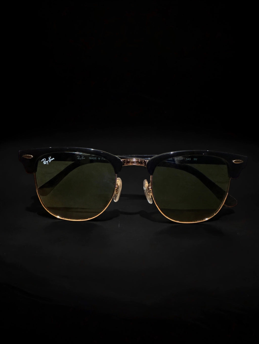Ray-Ban Clubmaster Classic RB3016 — Black on Gold, G-15 Green — 51mm